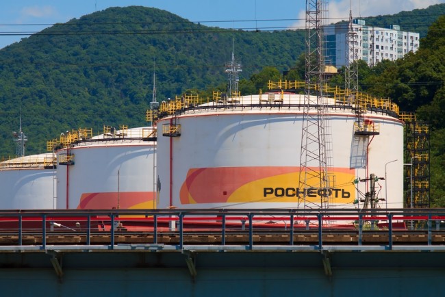 Hvorfor sanksjonerte Trump nettopp Russlands største oljegiganter, og hvordan kan det påvirke krigen i Ukraina?