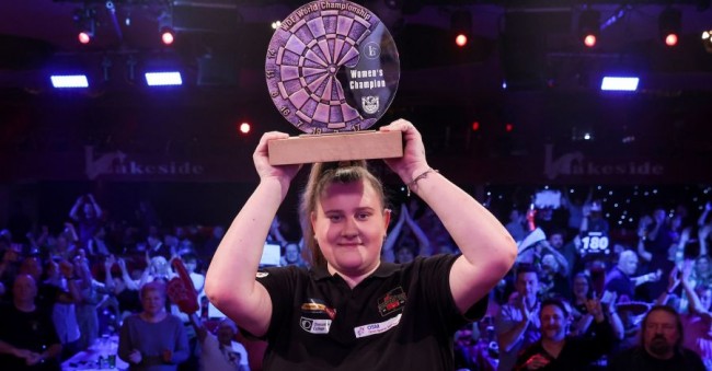 Luke Littler, nr. 2 i PDC World, slått av Beau Greaves, nr. 1 i WDF Women's World