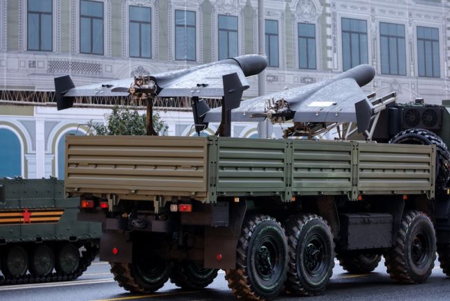 Russland viser frem kampdroner på Den røde plass