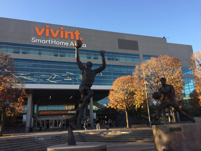 NBA bøtelegger Utah Jazz og Indiana Pacers for "oppførsel som er skadelig for ligaen": Tap med vilje