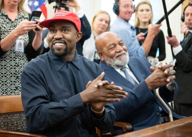 Presset øker på Storbritannia for å forby Kanye West etter festivalbacklash