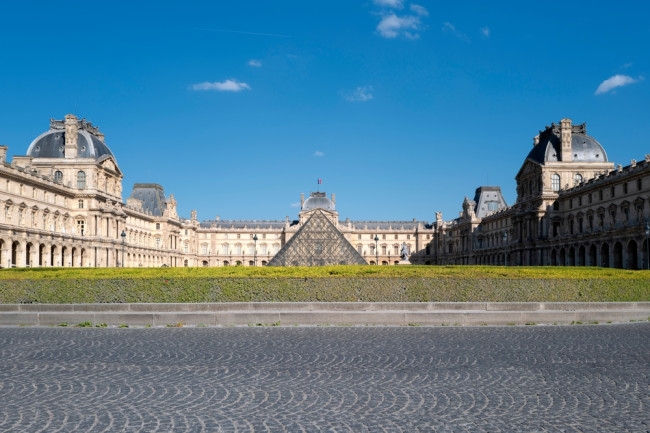 Ni arrestert på grunn av mistanke om billettsvindel for 10 millioner euro ved Louvre