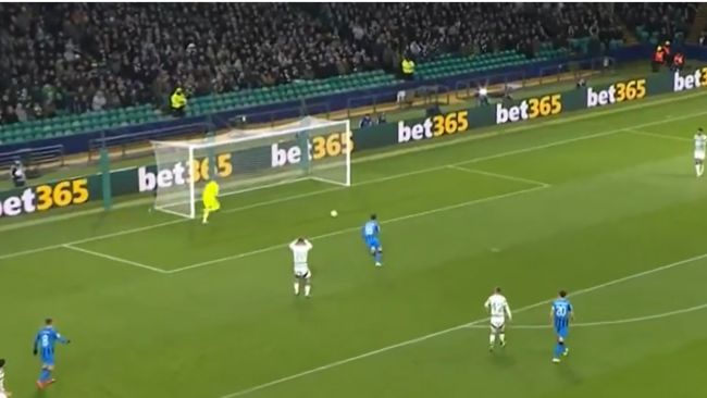 Se Carter-Vickers' selvmål for Celtic som går viralt