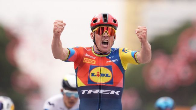 Giro d'Italia: Danske Mads Pedersen vinner første etappe i Albania
