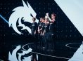 Team Spirit overvinner Team Falcons for å løfte Esports World Cup Dota 2 trofé