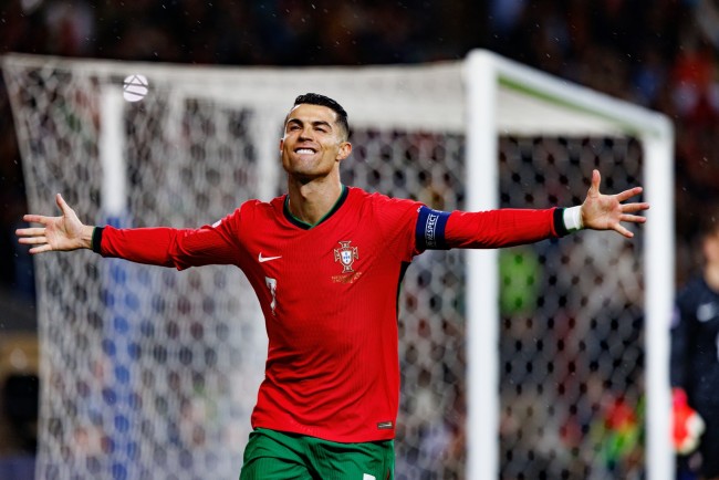 Cristiano Ronaldos to scoringer bringer ham nærmere 1000-målsgrensen, til tross for uavgjort mot Portugal