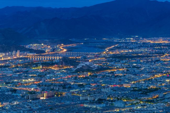 Tibet feirer seks tiår under kinesisk styre