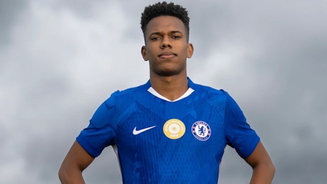 Estêvãos scoring i siste minutt for Chelsea gjør at Liverpool mister tittelen