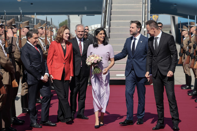 Vance besøker Ungarn for å støtte Orbán før valget