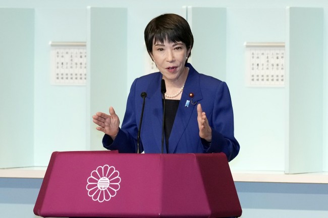 Japans statsminister oppfordrer folk til å søke høyere opp etter jordskjelvet utenfor kysten
