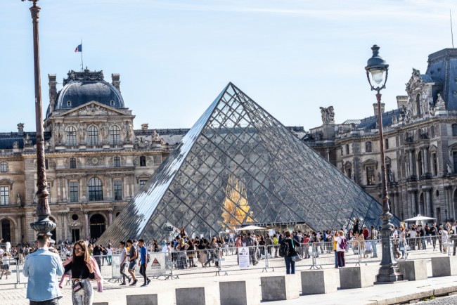Louvre holder stengt på mandag på grunn av streik