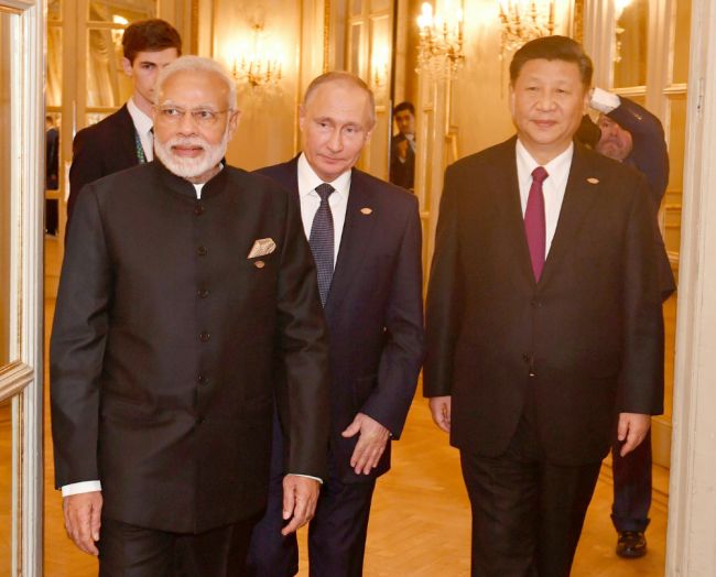 Xi, Putin og Modi møtes i Kina til SCO-toppmøte