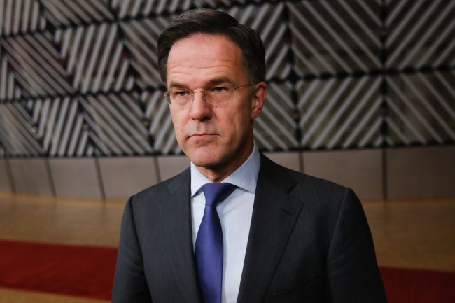 NATO: Ingen fredsforhandlinger om Ukraina uten Ukraina