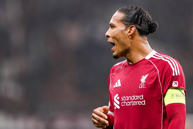 Liverpool-kaptein Virgil Van Dijk kritiserer Rooneys "overdrevne" kommentarer, og oppfordrer ham til å statuere et eksempel