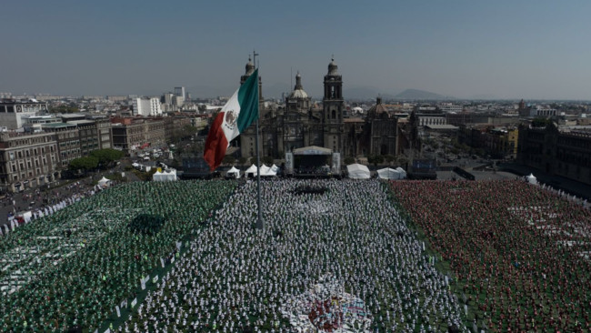 Mexico slår Guinness' verdensrekord for "verdens største fotballklasse" for å feire det kommende verdensmesterskapet