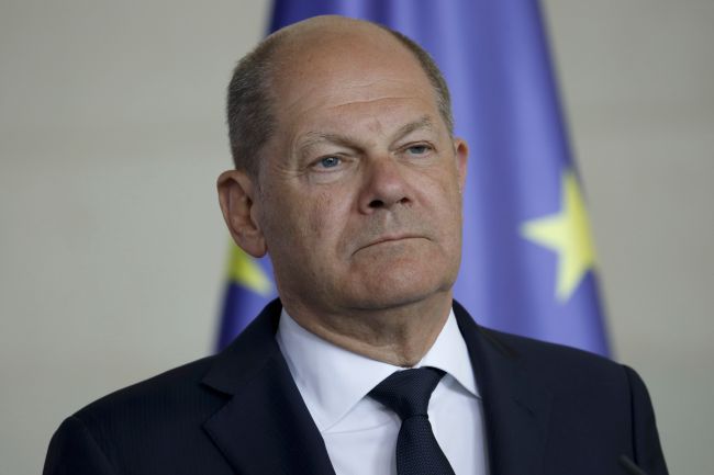 Olaf Scholz kritiserer Trumps plan om å knytte bistand til Ukraina til tilgang til sjeldne jordarter