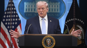 Trump går med på to ukers våpenhvile i Iran og trekker seg fra trusselen om å 