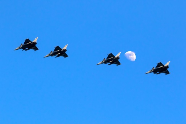 Zelenskij signerer avtale om 100 Rafale-jagerfly