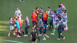 Argentinas usportslige oppførsel: avskyelig angrep fra Paredes og fornærmelse under feiringen