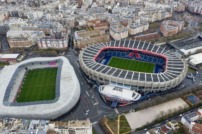 2026 starter med et dobbelt innslag med Paris-derbyet mellom PSG og Paris FC
