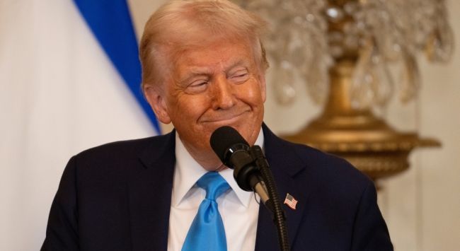«La oljen strømme», sier Trump etter at USA og Iran har inngått en foreløpig fredsavtale