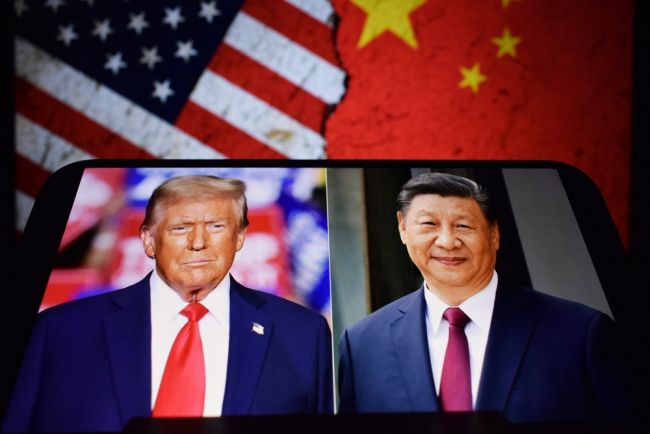 Donald Trump skal denne uken reise til Kina for å be om mekling i konflikten med Iran.