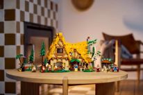 media/21/legosnowwhite_4202123t.jpg