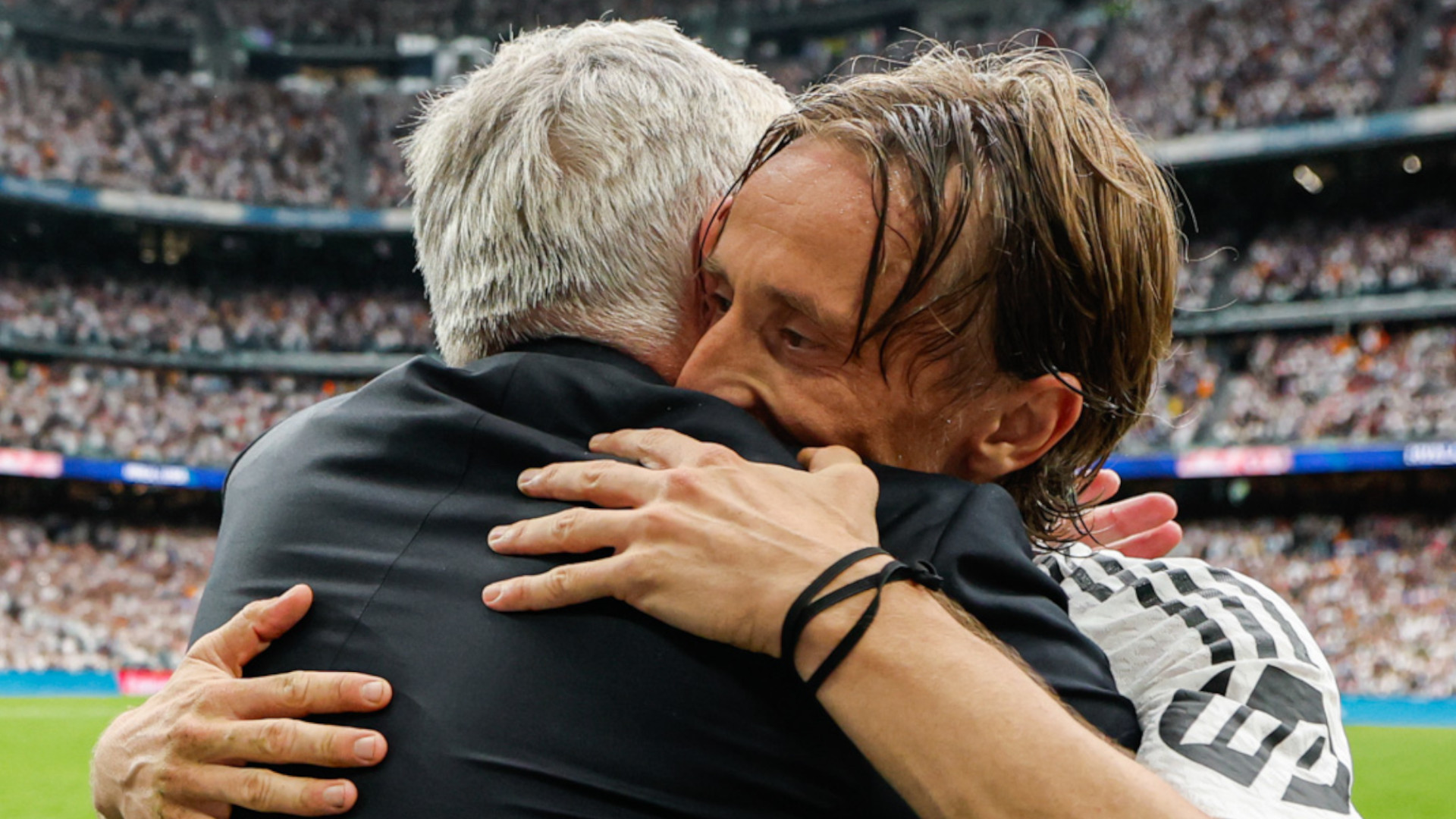 Gjenopplev Luka Modrićs og Carlo Ancelottis følelsesladde hyllest da de vinket farvel til Real Madrid