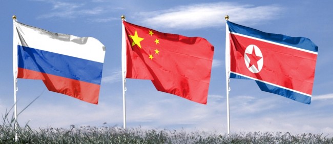 Xi tar imot Putin og Kim i Beijing