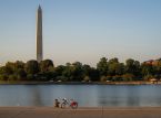 Den amerikanske nasjonale tjenesten for &laquo; Park &raquo; hevder at foringen i Reflecting Pool i Washington D.C. ble kuttet med en skarp kniv eller barberblad