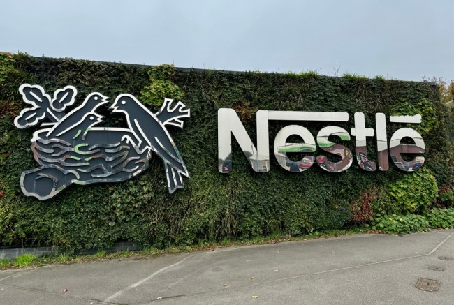 Nestlé anklages for å "risikere spedbarns helse for profitt" på grunn av tilsatt sukker