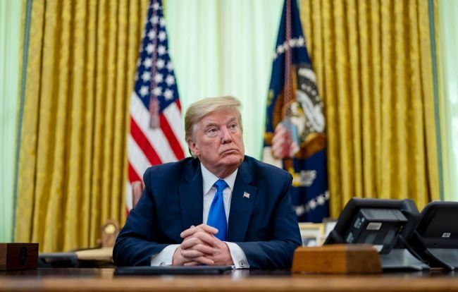 Trump signerer presidentordre som forbyr transkjønnede kvinnelige idrettsutøvere å konkurrere i kvinneidrett