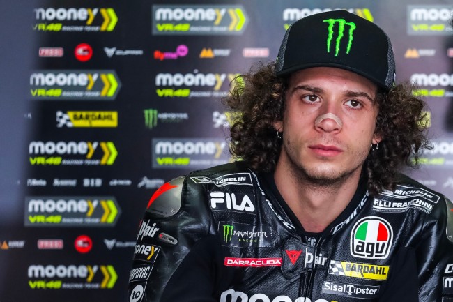 Marco Bezzecchi innrømmer skyld i krasj med Marc Márquez og beskriver smertene etter fallet