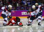 USAs ishockeykaptein Hilary Knight kaller Trumps vits usmakelig og forsvarer herrelaget