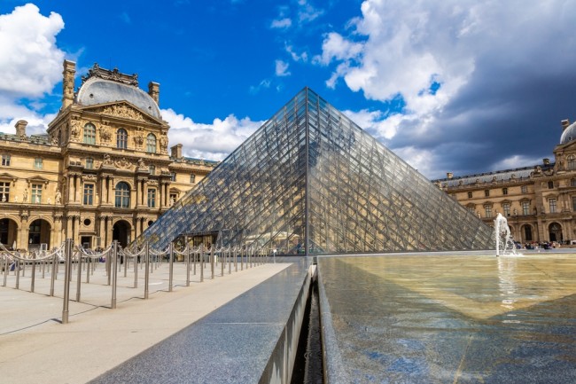 To mistenkte arrestert i forbindelse med Louvre-ranet