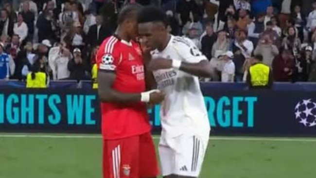 Benfica-spiller kritiseres og fornærmes for å ha snakket med Vinícius ... og Prestianni liker det