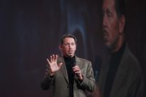 media/31/larryellisonsurpasses_4663163t.jpg