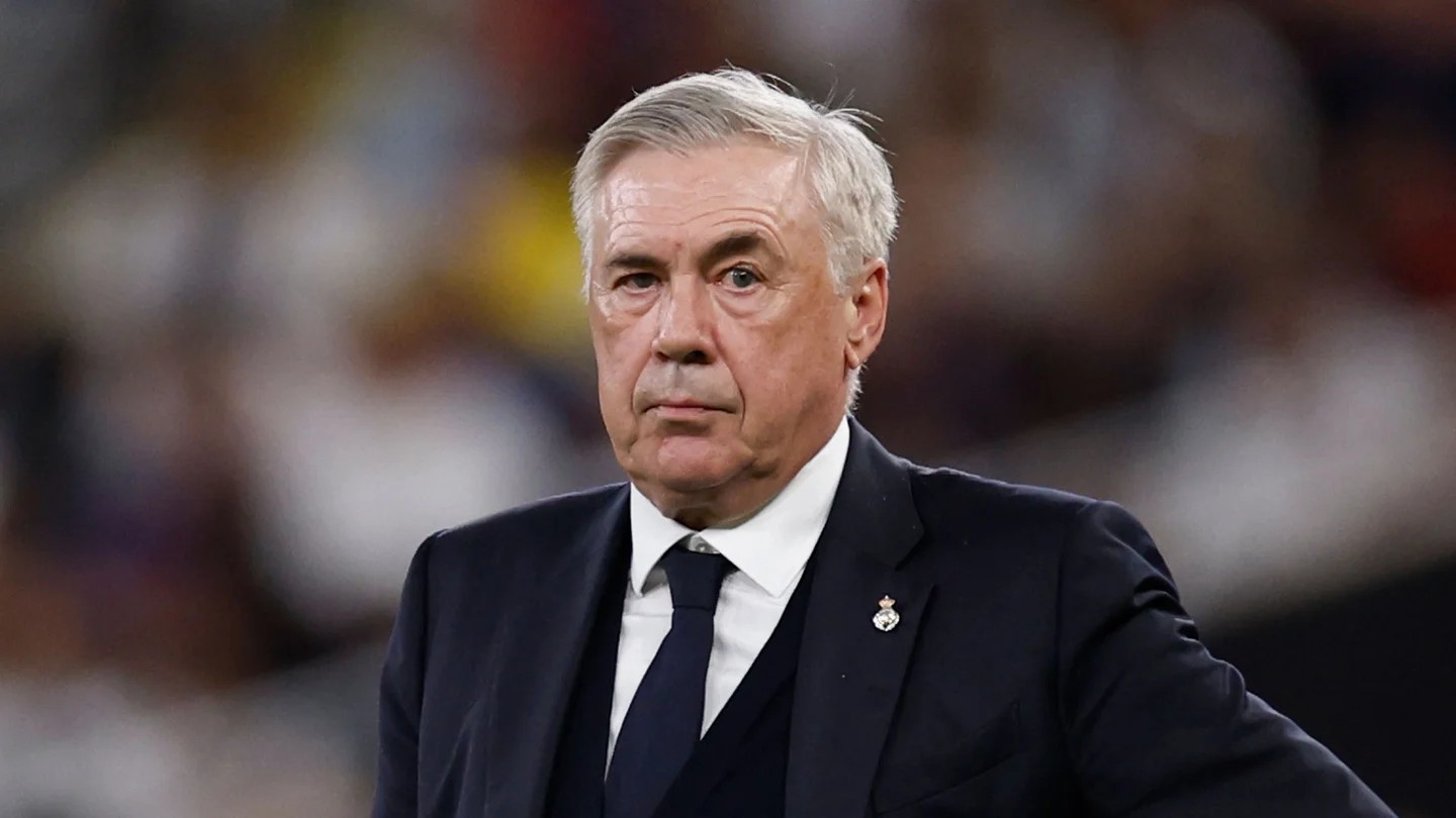 Real Madrid-fansen vil ha bort Ancelotti etter nok en ydmykelse mot Barcelona -  - Gamereactor	