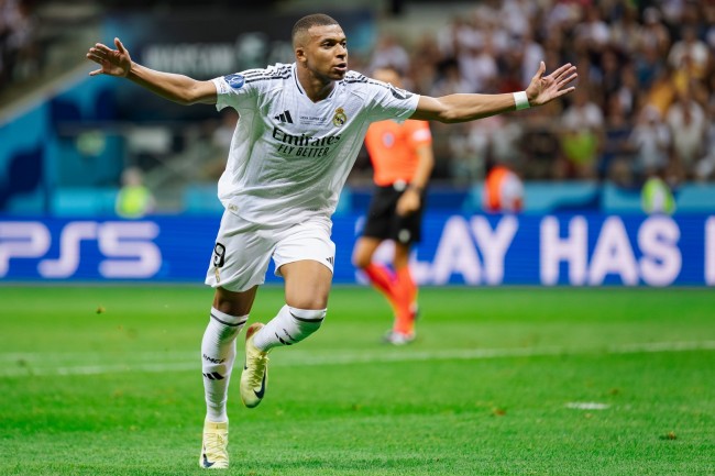 Real Madrid vinner El Clásico med mål av Mbappé og Bellingham, kampen ender i slagsmål