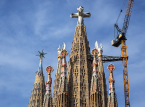 Se den spektakul&aelig;re seremonien ved Sagrada Familias &laquo;Jesu-t&aring;rn&raquo;, med en drone-hyllest til Gaud&iacute;