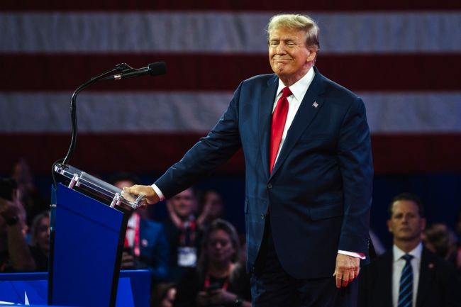 Trump åpner for å bombe Iran igjen på grunn av atomvåpenbekymringer
