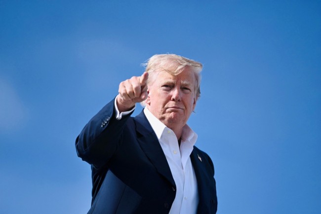 Trump truer med å "gå inn og drepe Hamas" hvis angrepene fortsetter