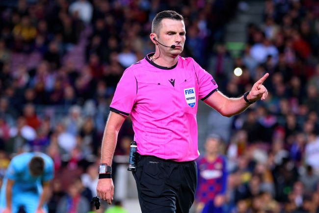 Dommerstyret fordømmer trusler mot dommer Michael Oliver etter kontroversielt rødt kort til Arsenal