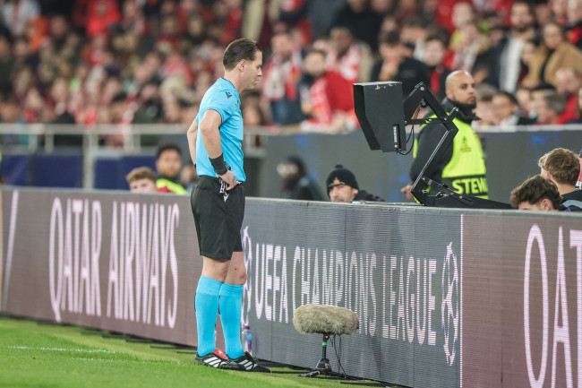 UEFA minner om at VAR kun skal brukes "ved klare og åpenbare feil"