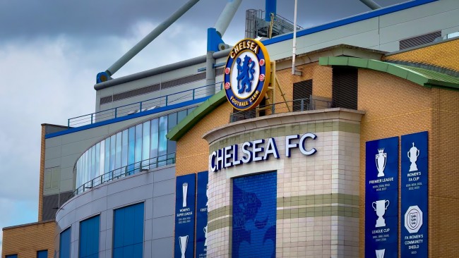Chelsea og West Ham ble ilagt bøter på 300 000 pund av fotballforbundet for en "massekonfrontasjon"