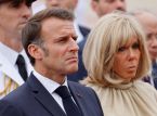 Macron tar opp video som viser kona slå ham
