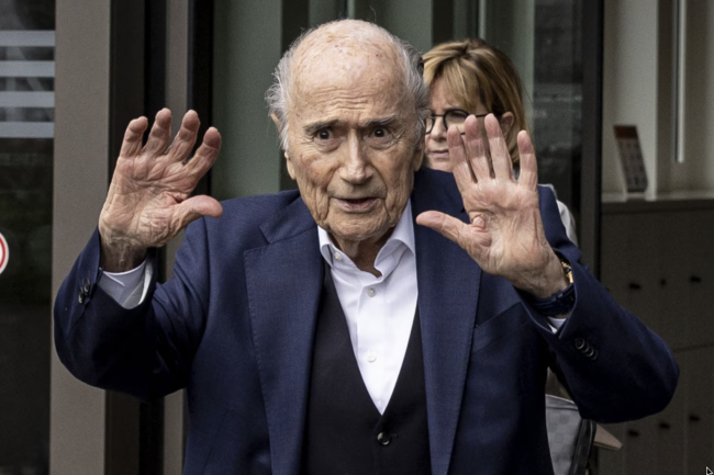 Sepp Blatter oppfordrer fotballfans til å droppe VM i USA: "Hold dere borte fra USA!"