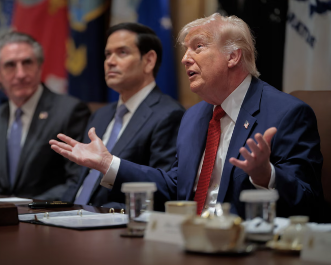Trump utsetter fristen for Iran til å åpne Hormuzstredet med 10 dager