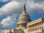Congress en i USA vedtar et forslag som krever at president Donald Trump stopper krigen i Iran