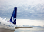 Flyselskapene &oslash;ker prisene og kutter ruter n&aring;r drivstoffkostnadene stiger